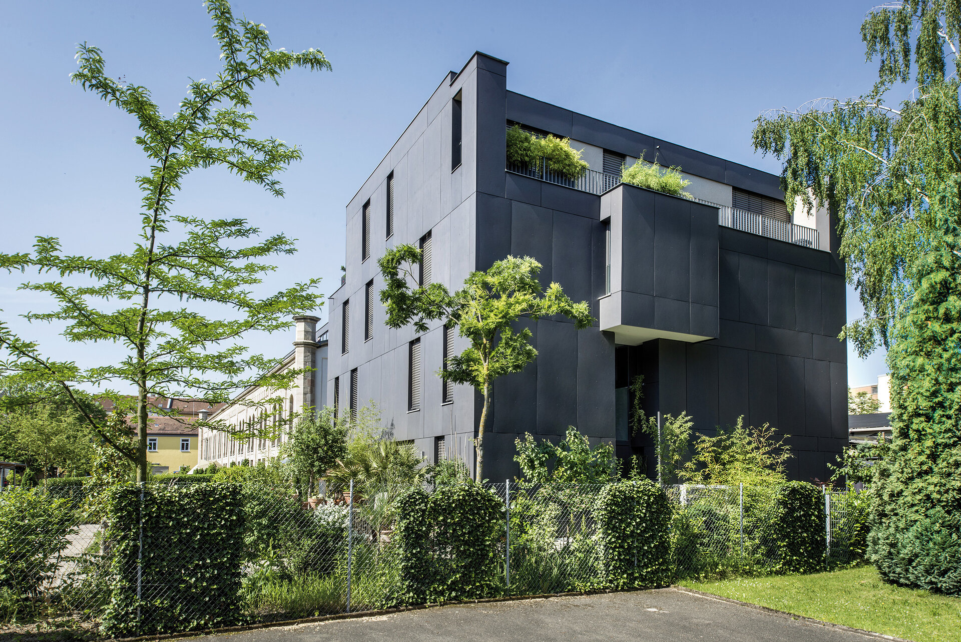 {f:if(condition: project.image.originalResource.alternative, then: project.image.originalResource.alternative, else: {project.title})}