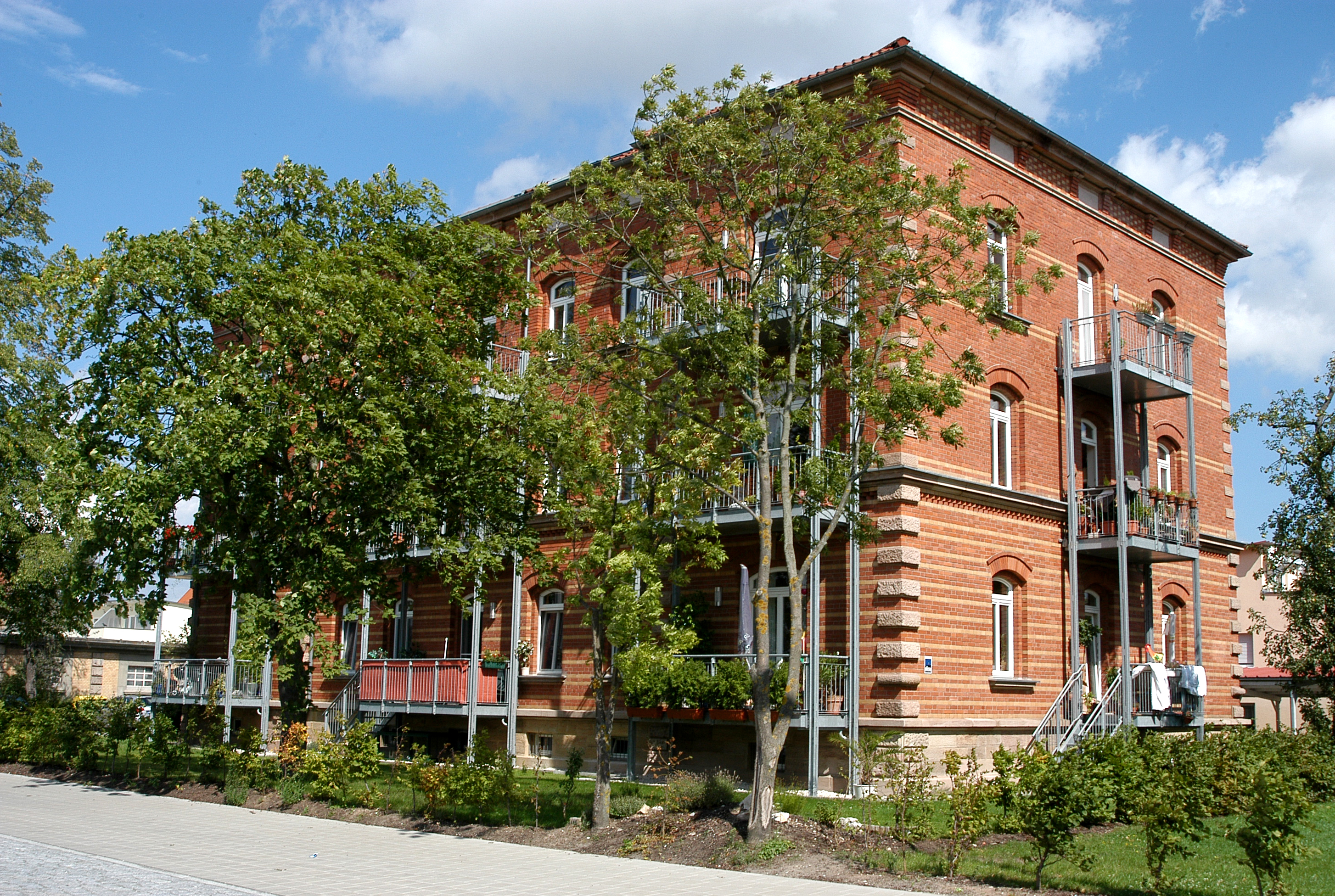 {f:if(condition: project.image.originalResource.alternative, then: project.image.originalResource.alternative, else: {project.title})}